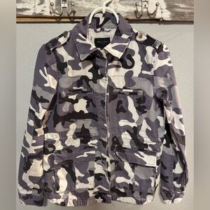 ROMEO + JULIET Gray
Camo Utility Jacket